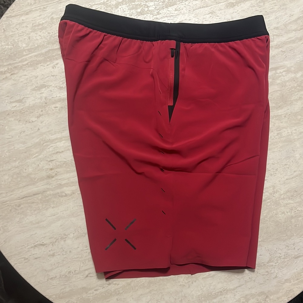 NWOT - Men’s Ten Thousand Interval Shorts - 9” lined - Large L